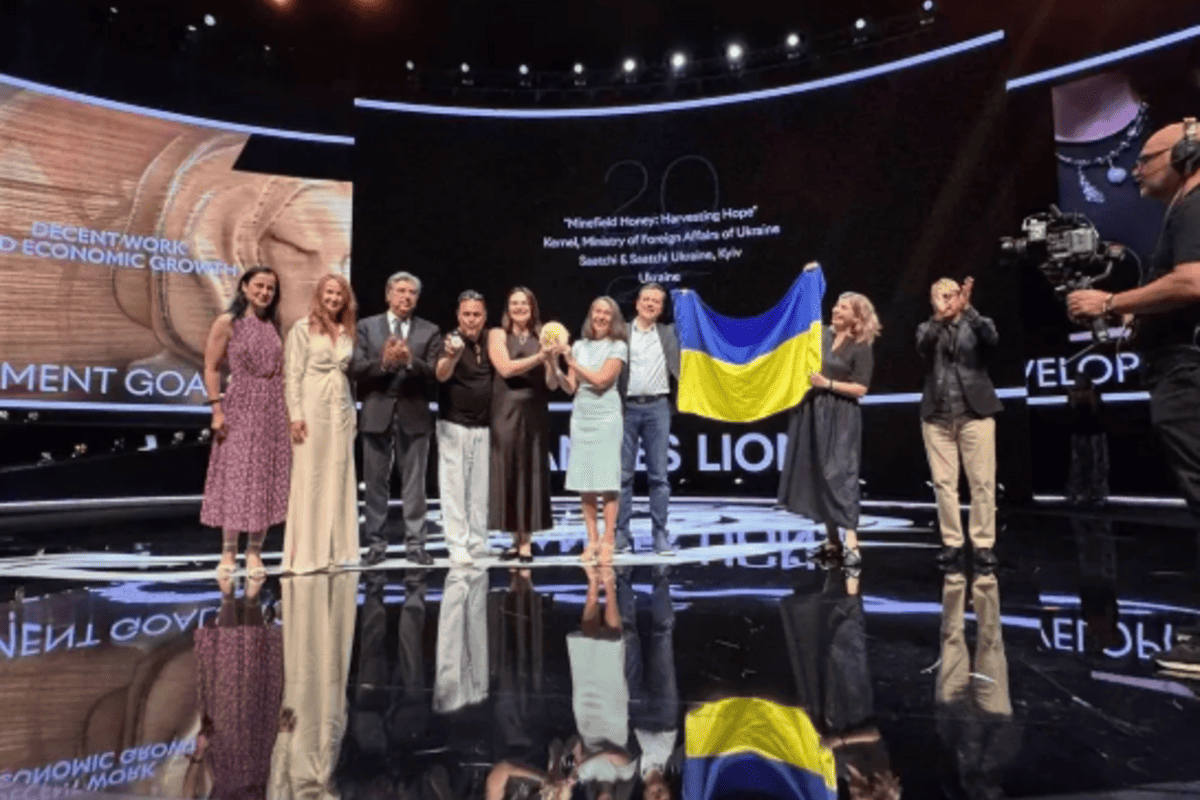 Украинская команда на фестивале / Фото МИД Украины Украинская команда на фестивале