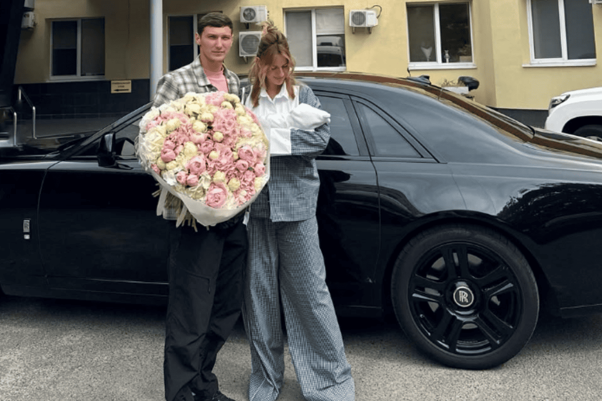 Наречений Лесі Нікітюк відповів на хейт через Rolls-Royce / Фото: Instagram Лесі Нікітюк Наречений Лесі Нікітюк відповів на хейт через Rolls-Royce