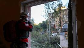 Киев под ударом: 6 погибших, 31 ранен – Красный Крест и спасатели работают на руинах / Фото: ЧХУ Киев под ударом: 6 погибших, 31 ранен – Красный Крест и спасатели работают на руинах / Фото: ЧХУ