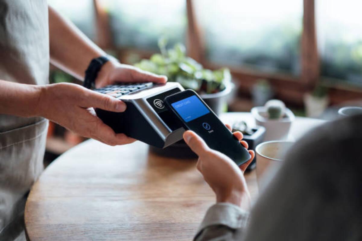 Торкнись і плати: українці масово переходять на NFC-гаджети/Фото: pexels Торкнись і плати: українці масово переходять на NFC-гаджети