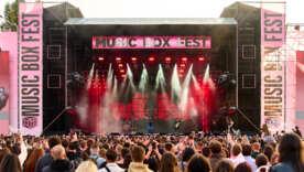 Music Box Fest стал эпицентром ностальгии и благотворительности / Фото: пресс-служба "Караоке на майдане" вернулось! Music Box Fest стал эпицентром ностальгии и благотворительности