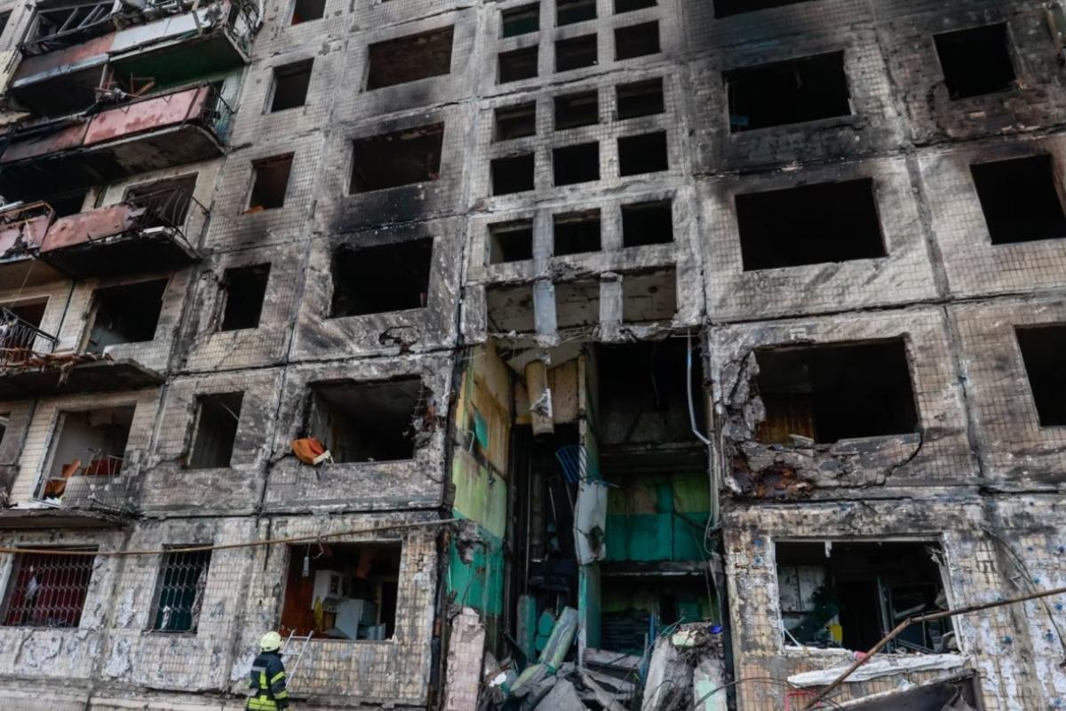 Не панікувати і берегти сили: що робити, якщо ви опинились під завалами – інструкція для порятунку / Фото: Радіо Свобода Не панікувати і берегти сили: що робити, якщо ви опинились під завалами – інструкція для порятунку