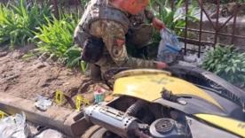 Смертельне побачення: як ФСБ намагалася підірвати військового через мопед і фейкову дівчину / Фото: Національна поліція Смертельне побачення: як ФСБ намагалася підірвати військового через мопед і фейкову дівчину