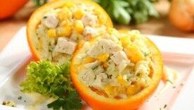 Салат, который пахнет отпуском: тропический микс с мясом, рисом и ананасом/Фото: przepisy.pl Салат, который пахнет отпуском: тропический микс с мясом, рисом и ананасом