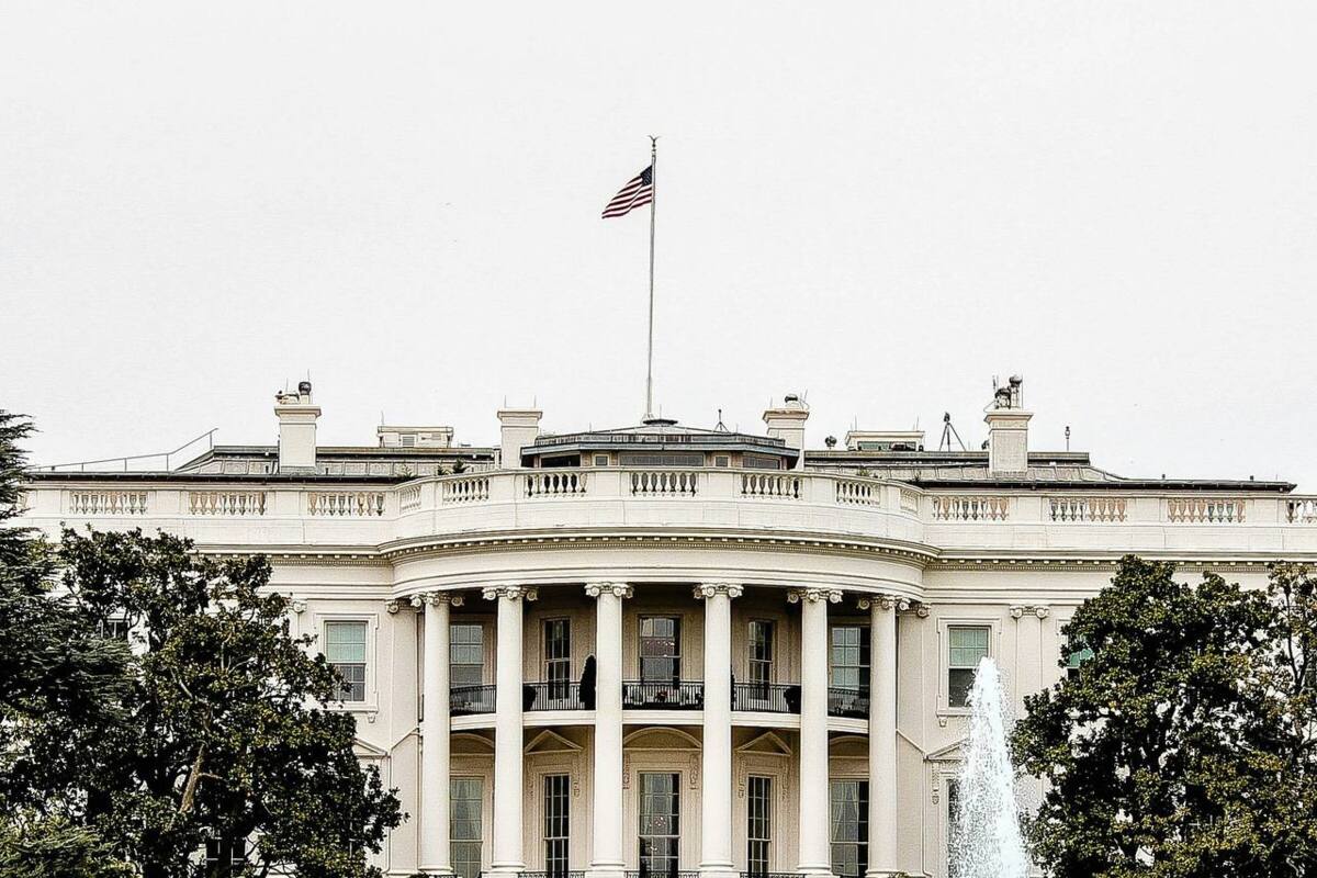 Промах по Ірану – точне влучання у розвідку США: Білий дім посилює контроль / Фото: unsplash
