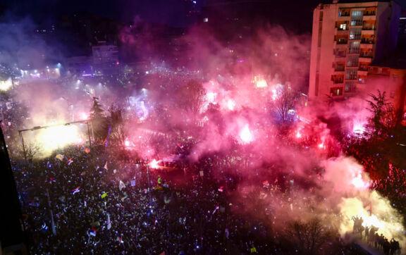 У Сербії затримали шістьох "змовників" перед протестами: опозиціонери готують відповідь / Фото: Getty Images У Сербії затримали шістьох "змовників" перед протестами: опозиціонери готують відповідь / Фото: Getty Images