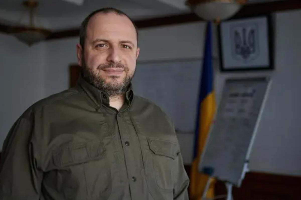 Умеров – на выход или нет? В правительстве передумали увольнять министра обороны 