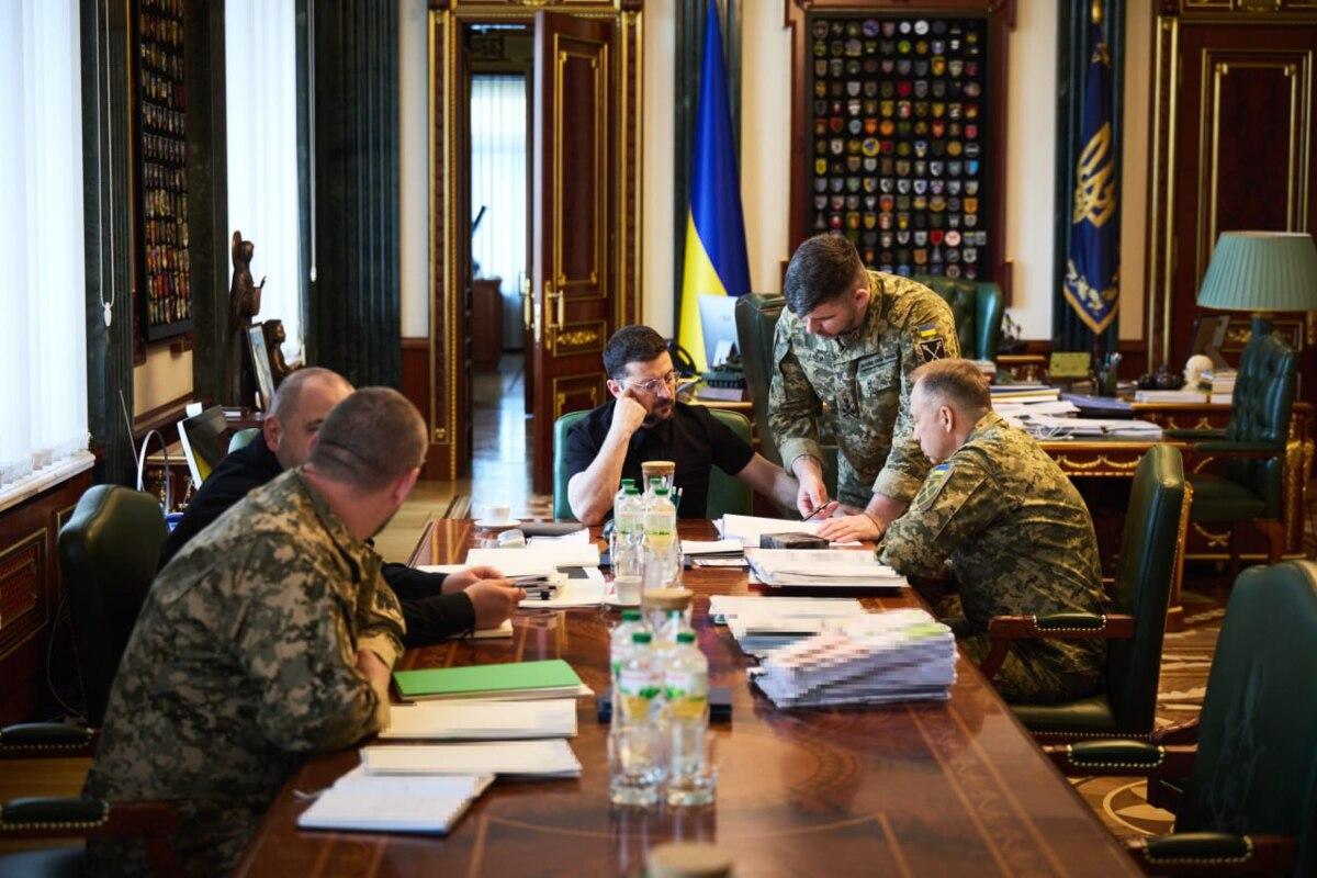 Украина наращивает производство дронов: Зеленский анонсирует новые переговоры с ЕС / Фото: тг-канал Zelenskiy / Official Украина наращивает производство дронов: Зеленский анонсирует новые переговоры с ЕС / Фото: тг-канал Zelenskiy / Official