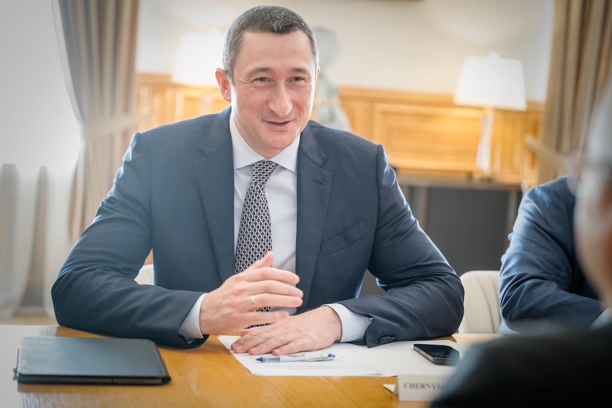 Дело Чернышова: ВАКС решает судьбу вице-премьера на фоне обвинений в препятствовании следствию/Фото: Алексей Чернышов Facebook Отстранение Чернышова парализует работу Кабмина? Защита вице-премьера предостерегает суд
