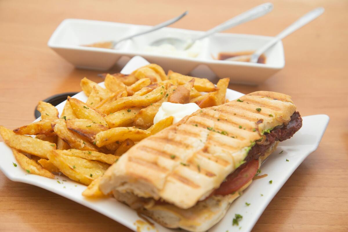 Финский Hesburger инвестирует миллионы в украинский фастфуд/Фото: pexels Финский Hesburger инвестирует миллионы в украинский фастфуд