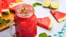 Рецепт освежающего арбузного смузи/Фото: istockphoto Вкусное потрясение с первого глотка: рецепт освежающего арбузного смузи