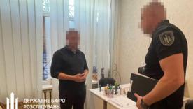 Махінації в Дніпровському ТЦК: Посадовець "відмазав" від служби щонайменше 17 чоловіків/Фото: ДБР До реєстру без ВЛК: ДБР викрило працівника ТЦК, який "списав" десятки чоловіків