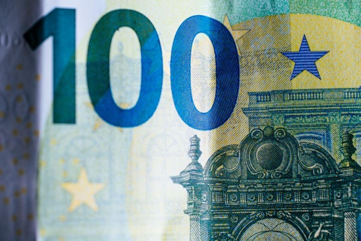 Евро стремительно движется к отметке в 50 гривен: курс валют на 2 июля/Фото: Markus Spiske/Unsplash Евро стремительно движется к отметке в 50 гривен: курс валют на 2 июля