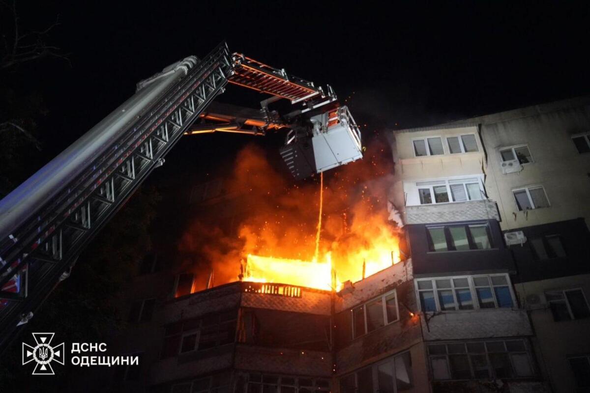 Атака на Одессу: четверо пострадавших, разрушена 9-этажка / Фото: ГСЧС Одесской обл Атака на Одессу: четверо пострадавших, разрушена 9-этажка / Фото: ГСЧС Одесской обл