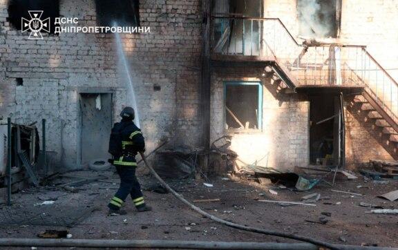 Взрыв в Кривом Роге: двое раненых после атаки дрона на гражданский объект/Фото: ГСЧС Взрыв в Кривом Роге: двое раненых после атаки дрона на гражданский объект