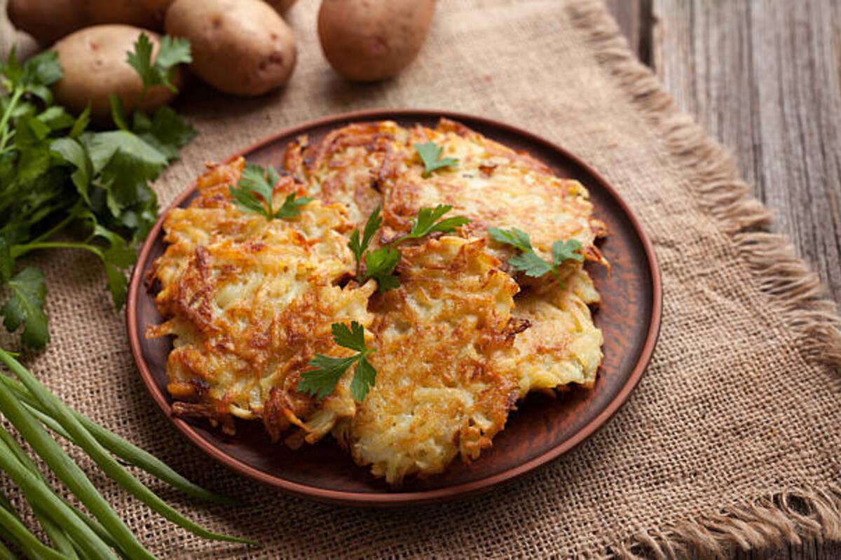 Драники с мясом: рецепт за 10 минут/Фото: istockphoto Драники с мясом: рецепт за 10 минут