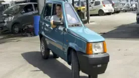 Итальянец превратил Fiat в самую узкую машину в мире, и она даже ездит/Фото: Oddity Central Итальянец превратил Fiat в самую узкую машину в мире, и она даже ездит