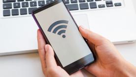Міф про "вбивцю батареї": Чому Wi-Fi — не ворог вашого смартфона вночі. Фото: Freepik Забудьте про стару пораду: Чому постійно увімкнений Wi-Fi кращий для вашого смартфона