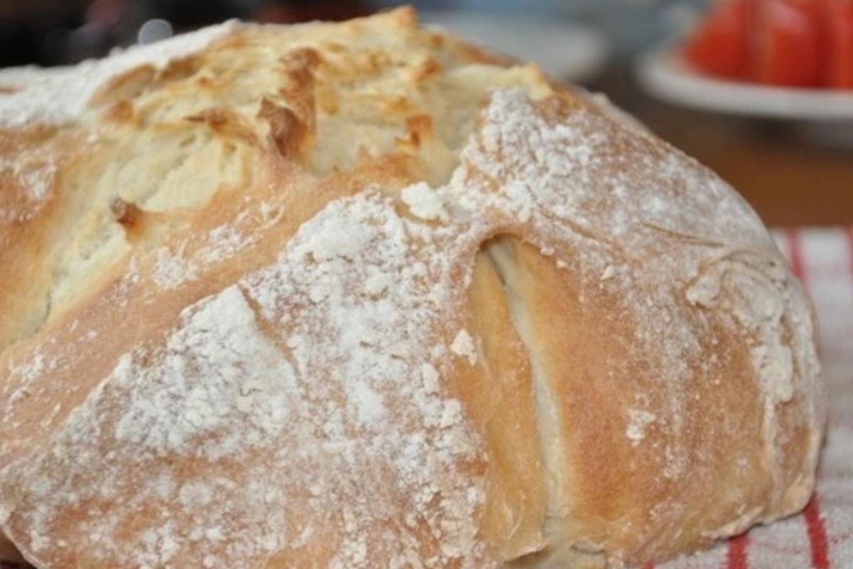 Хлеб на кефире с мятой и чесноком: вкус села в одной корочке 