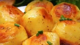 Картофель с хрустящей корочкой и лимонным маслом: простой гарнир, забирающий внимание главного блюда / Фото: ukr.media Картофель с хрустящей корочкой и лимонным маслом: простой гарнир, забирающий внимание главного блюда