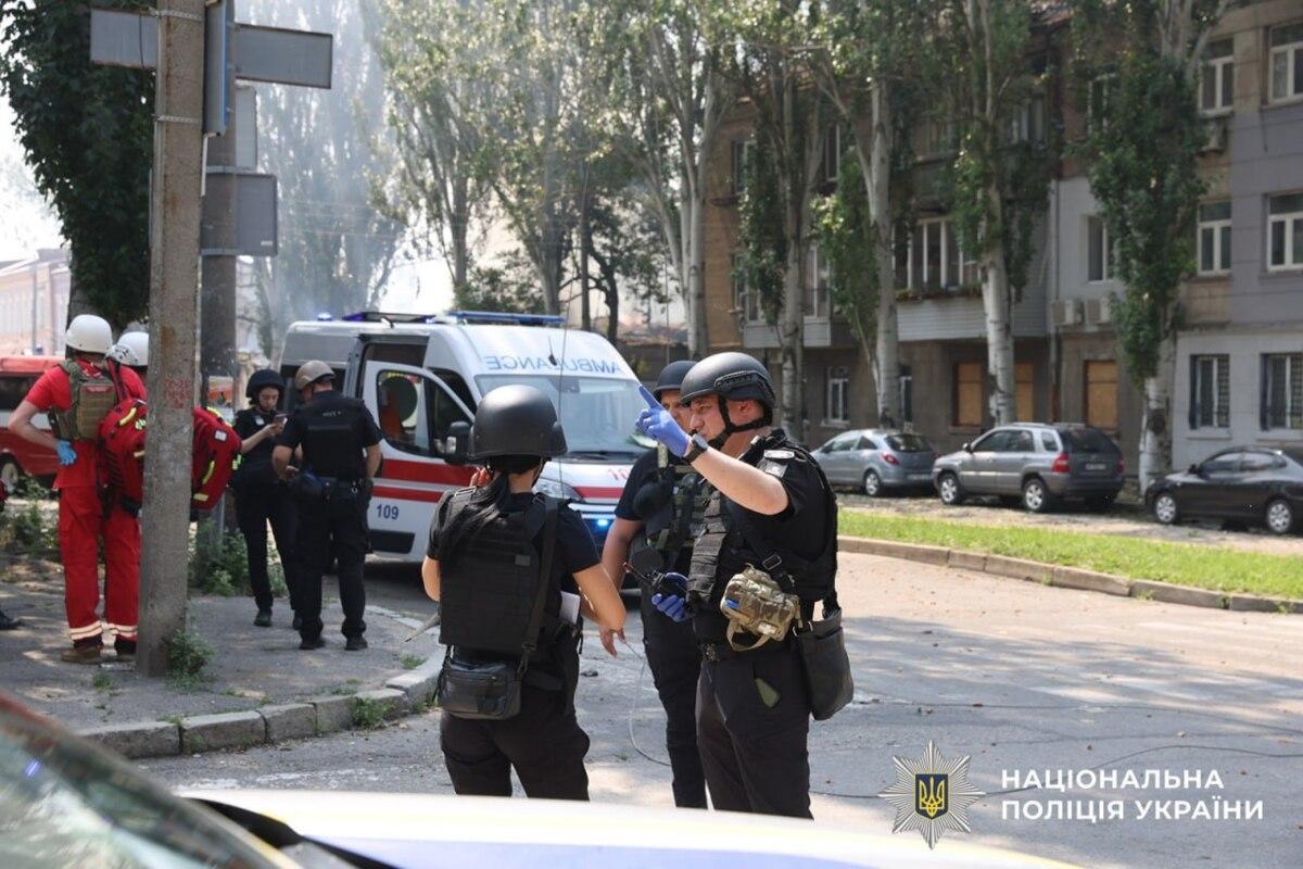 По данным Национальной полиции Украины, на данный момент известно о 53 пострадавших, включая троих детей По данным Национальной полиции Украины, на данный момент известно о 53 пострадавших, включая троих детей