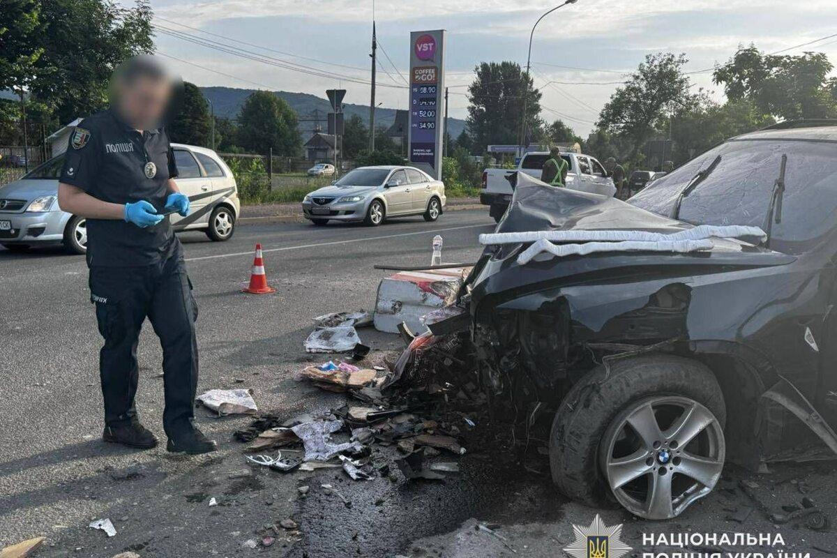 Трагедія на Закарпатті: прикордонник загинув від наїзду BMW на блокпост у Перечині/Фото: Поліція Закарпатської області/facebook Трагедія на Закарпатті: прикордонник загинув від наїзду BMW на блокпост у Перечині
