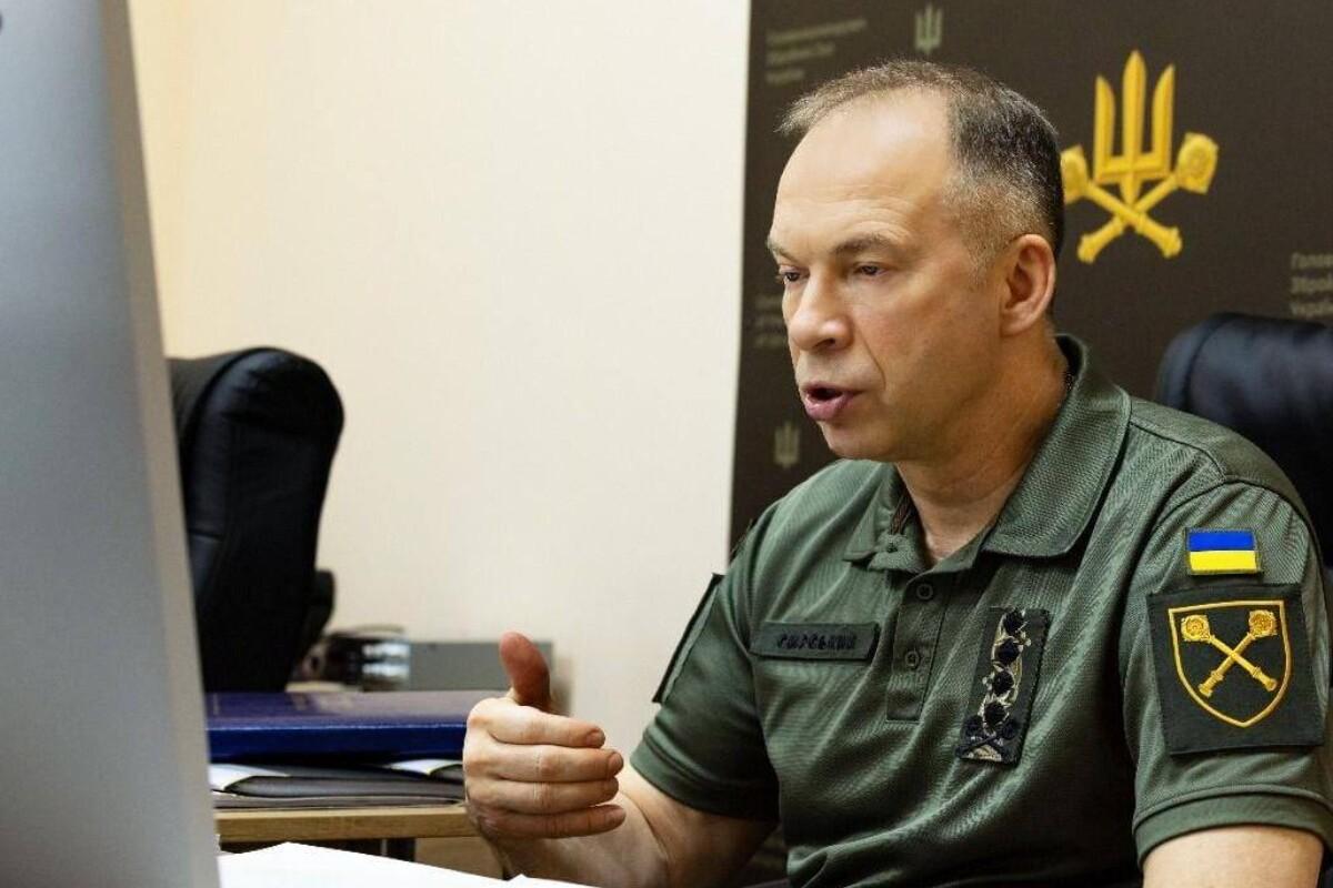 росія нарощує сили, Україна відповідає "глибинними" ударами та шукає нові шляхи для озброєння