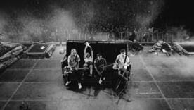 Легенда Fall Out Boy йде у відпустку: Джо Троман потребує операції / Фото: instagram.com/falloutboy Легенда Fall Out Boy йде у відпустку: Джо Троман потребує операції – що сталося з рукою гітариста?