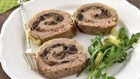 Мясной рулет с грибным сюрпризом: приготовьте — и вы будете в восторге/Фото: kuchnia-domowa Мясной рулет с грибным сюрпризом: приготовьте — и вы будете в восторге