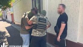 ДБР поймало на взятке семейный дуэт: помогали убежать от армии за $7000 / Фото: ДБР ДБР поймало на взятке семейный дуэт: помогали убежать от армии за $7000 / Фото: ДБР