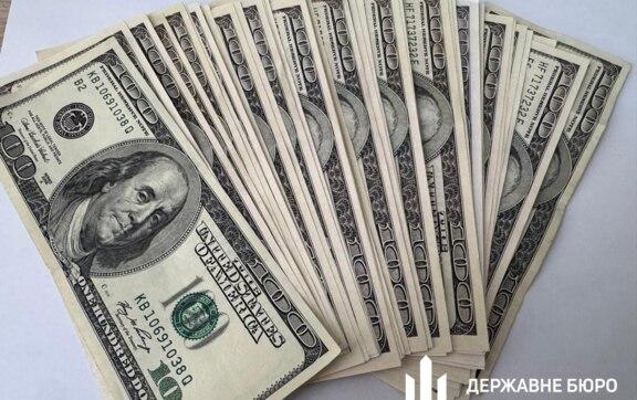 ДБР зловило на хабарі родинний дует: допомагали втекти від армії за $7000 / Фото: ДБР ДБР зловило на хабарі родинний дует: допомагали втекти від армії за $7000 / Фото: ДБР