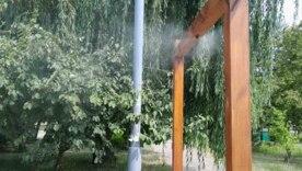 Киев устанавливает дополнительные рамки-распылители воды для охлаждения в жару Киев устанавливает дополнительные рамки-распылители воды для охлаждения в жару