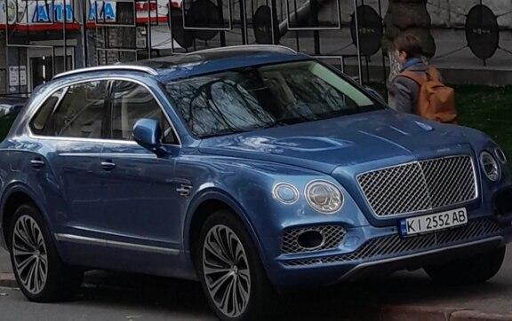$400 000 за добу: у Києві Bentley Bentayga перетворили на купу металу/Фото: Україна Online Обмили покупку: у Києві вщент розбили люксову Bentley Bentaygaв на наступний день після придбання