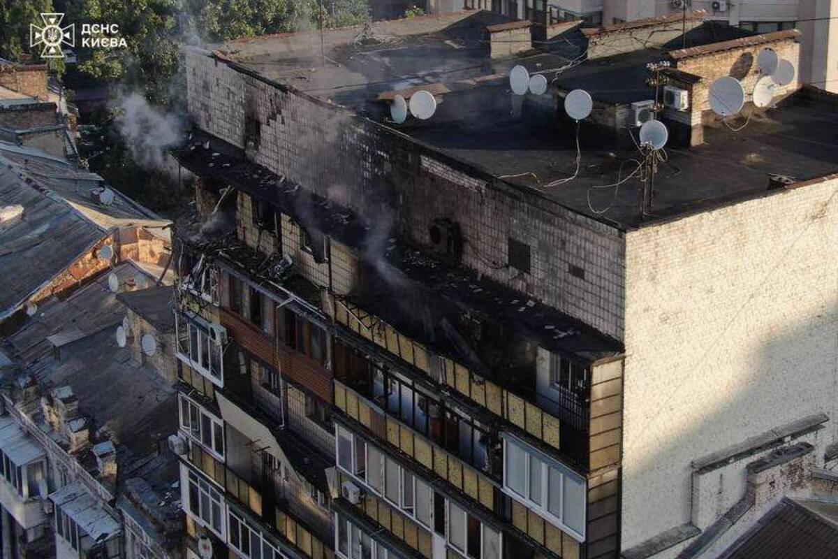 Атака Киева: спасатели обнаружили тела двух женщин, число жертв будет расти / Фото: ГСЧС Киева Атака Киева: спасатели обнаружили тела двух женщин, число жертв будет расти / Фото: ГСЧС Киева
