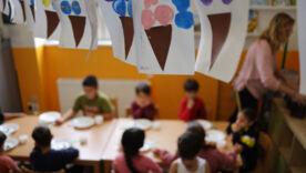 У Китаї кухар отруїв понад дві сотні дітей, вирішивши розфарбувати їжу/Фото: Sean Gallup/Getty Images У Китаї кухар отруїв понад дві сотні дітей, вирішивши розфарбувати їжу