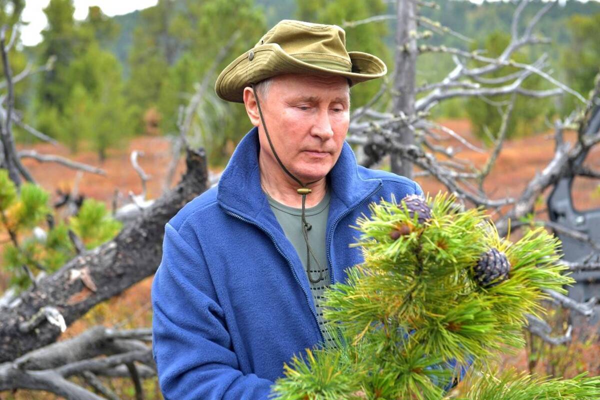 Путина от порчи защищают шаманы?