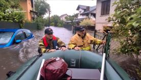 Львів іде під воду: Річка Зубра виходить з берегів/Фото: ДСНС Львів іде під воду: Річка Зубра виходить з берегів/Фото: ДСНС