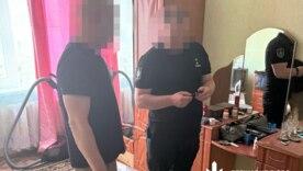 Заступник командира закупив деревину за завищеними цінами, імітуючи доставку на передову/Фото: ДБР Заступник командира закупив деревину за завищеними цінами, імітуючи доставку на передову/Фото: ДБР
