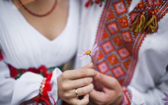 Вітання з Днем української державності: приклади для друзів, колег і знайомих