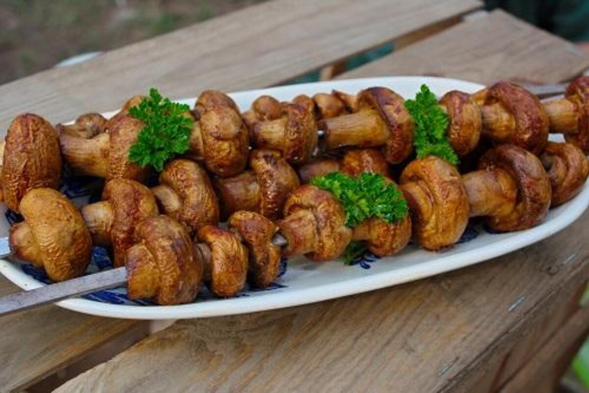Мясо без мяса: грибной шашлык, который обманет даже мясоеда / Фото: УНИАН Рецепты Мясо без мяса: грибной шашлык, который обманет даже мясоеда