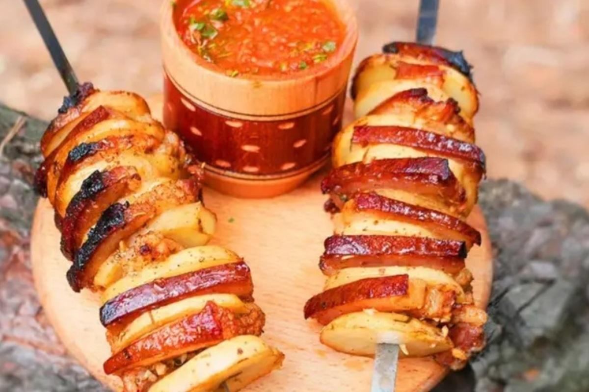 Картофель на шпажках со сливочным дымком: простой рецепт, выдающий ресторанный уровень / Фото: 24tv.ua Картофель на шпажках со сливочным дымком: простой рецепт, выдающий ресторанный уровень
