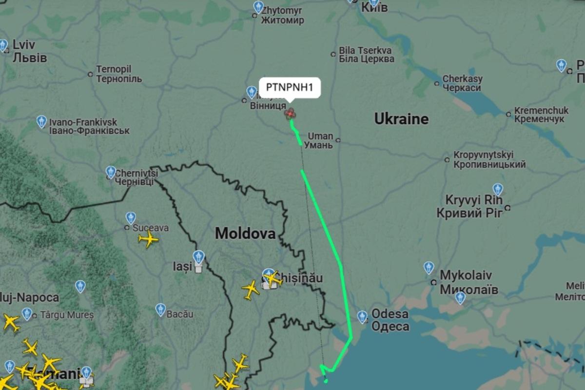 НЛО з меседжем: над Києвом і Одесою з’явилися апарати з написом "ПТН ПНХ"