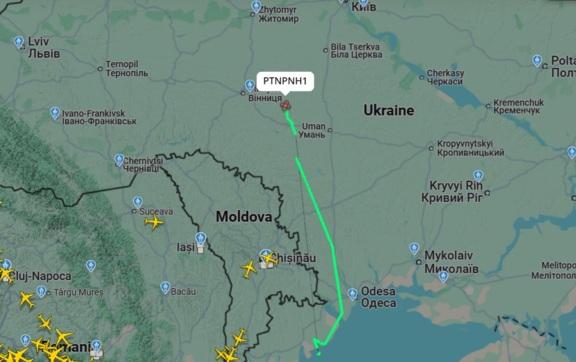 НЛО з меседжем: над Києвом і Одесою з’явилися апарати з написом "ПТН ПНХ"