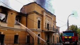 Херсон: Спасатели попали под повторный удар во время тушения пожара/Фото: ГСЧС Херсон: Спасатели попали под повторный удар во время тушения пожара/Фото: ГСЧС