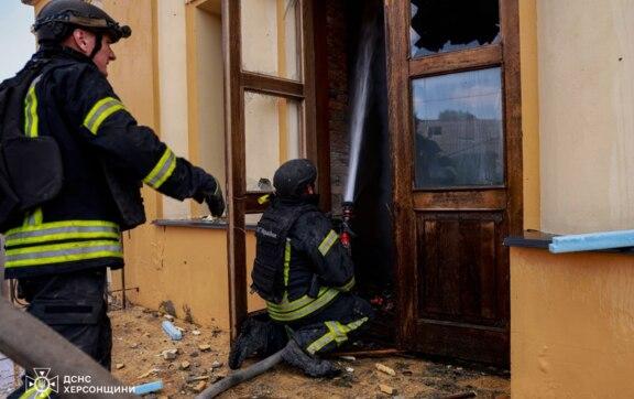 Ворог вдарив по Херсону вдруге: атака на пожежників під час ліквідації наслідків обстрілу