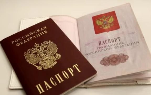 Шантаж і погрози: як Росія змушує отримувати її паспорти на окупованому сході