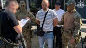 $1600 – і твоя "тачка" чиста: на Львівщині накрили митника-хабарника / Фото: Офіс генпрокурора $1600 – і твоя "тачка" чиста: на Львівщині накрили митника-хабарника