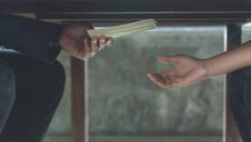 $40 000 за свободу: чиновницу обвиняют в коррупции – детали дела/Фото: istock $40 000 за свободу: чиновницу обвиняют в коррупции – детали дела