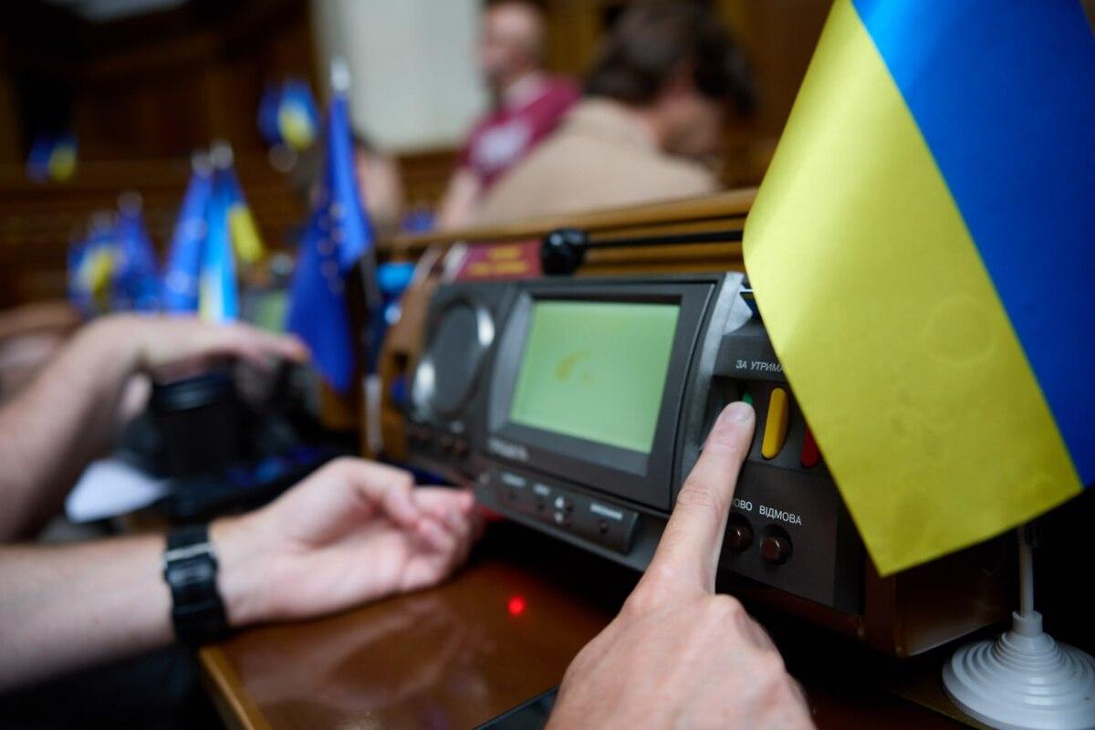 Медики на фронт? Парламент возвращает обязательную военную подготовку для студентов-медиков/Фото: Верховная Рада Рада возвращает обязательную военную подготовку для студентов-медиков