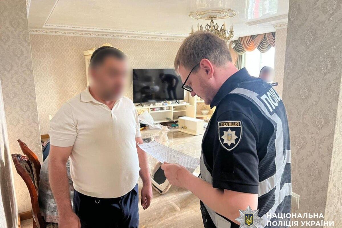 Вʼязниці, мільйони і "общак": Нацполіція затримала головного "смотрящого" півдня / Фото: Національна поліція України Вʼязниці, мільйони і "общак": Нацполіція затримала головного "смотрящого" півдня / Фото: Національна поліція України
